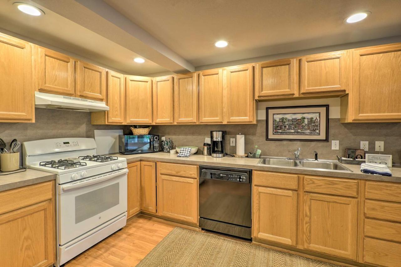Cute Grand Haven Apartment Walk Downtown Streets! Exterior photo